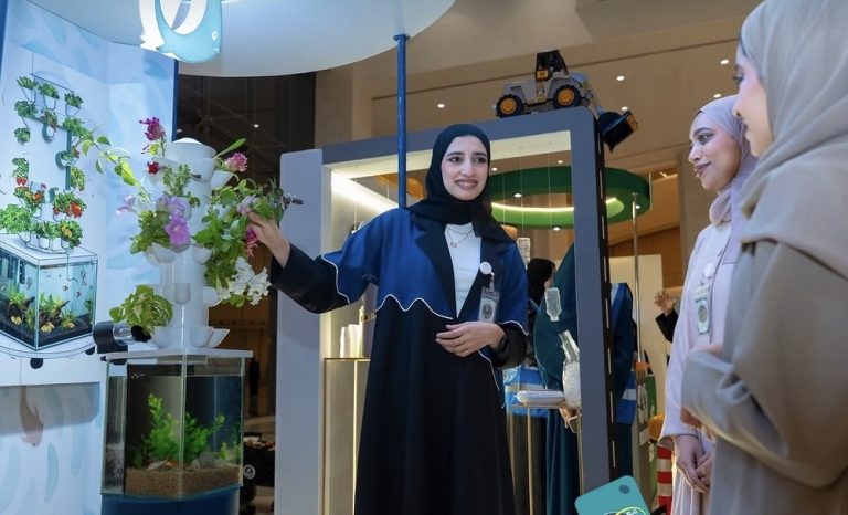 شركة طلابية تطور جهاز زراعة مائية ذكي ذاتي التشغيل