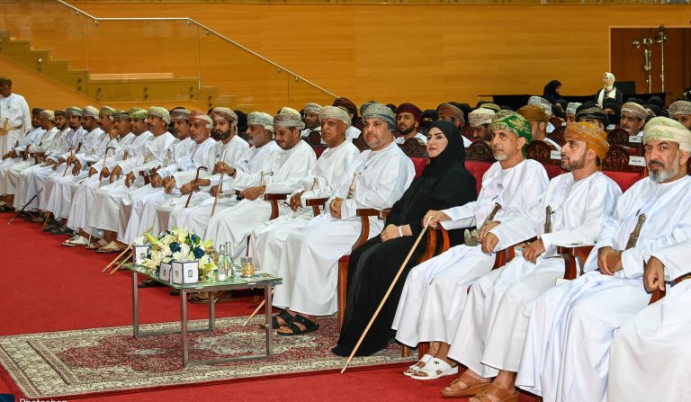 بالصور: تعليميّةُ ظفار تحتفي بتكريم الطّلبة المُجيدين في التحصيل الدّراسي