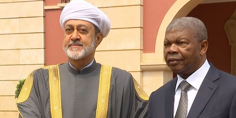 جلالة السلطان يؤكد من أنجولا: توقيع اتفاقيات بـ 1.5 مليار دولار