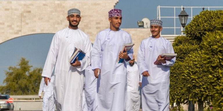 إجراء حاسم يخص جميع طلبة الابتعاث الداخلي بسلطنة عمان